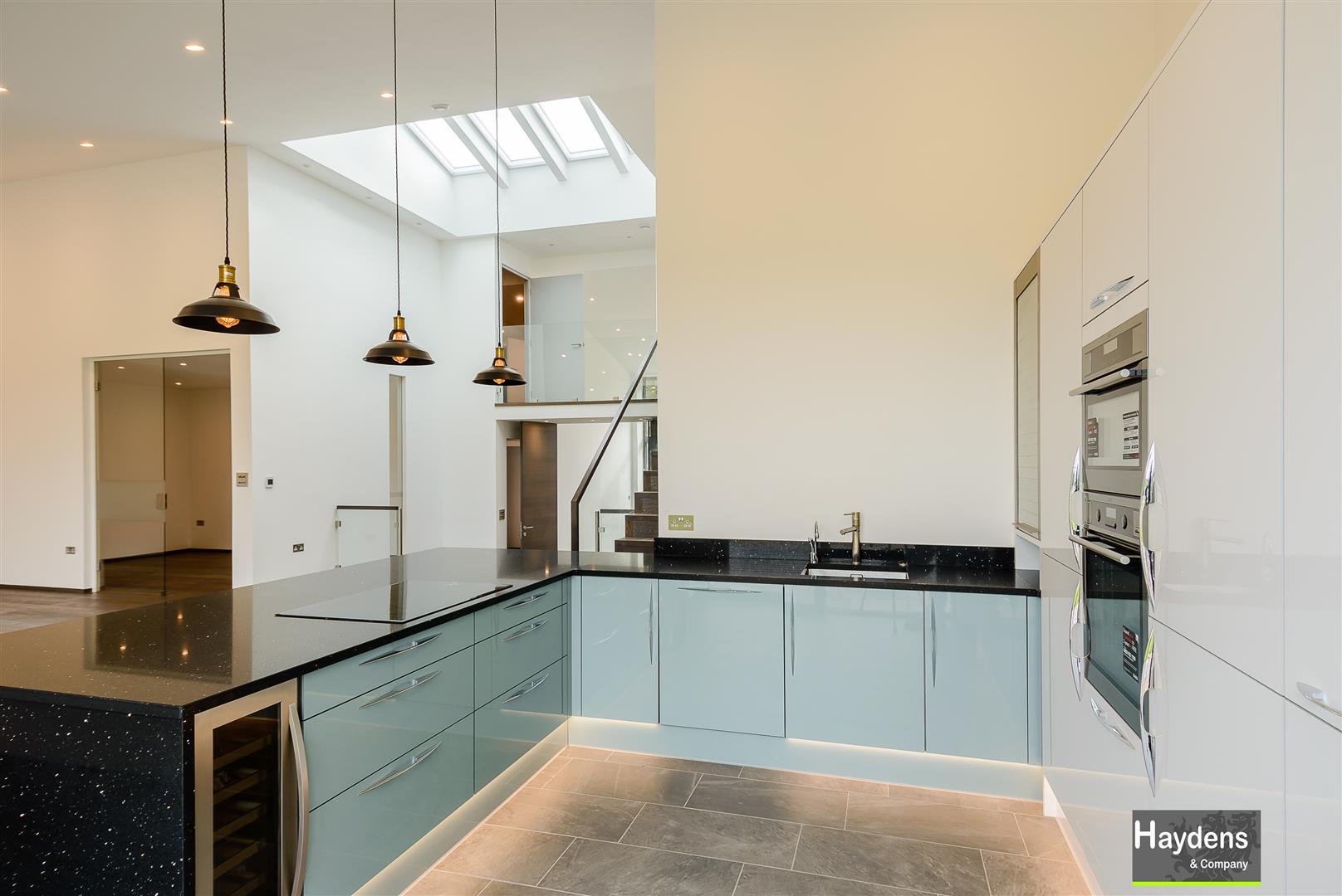 5 Bedrooms, House - Semi-Detached
